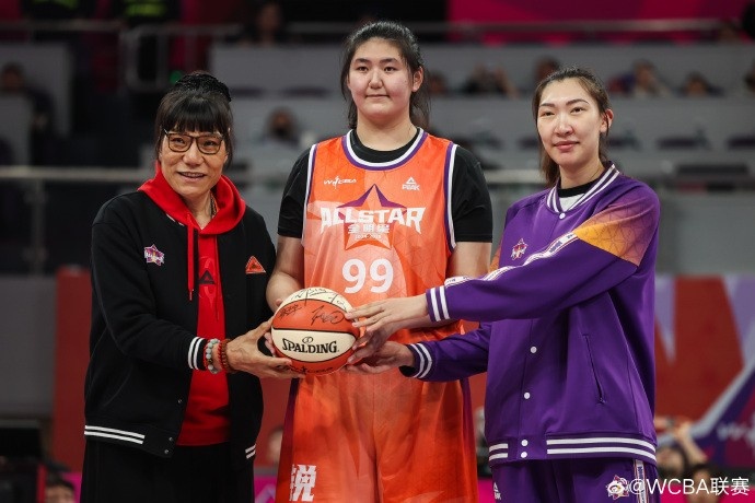一代代中國女籃長城的傳承！鄭海霞、韓旭、張子宇大合照